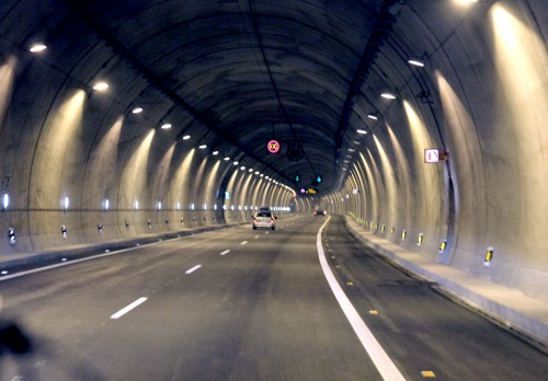 Tunneldurchfahrt W
